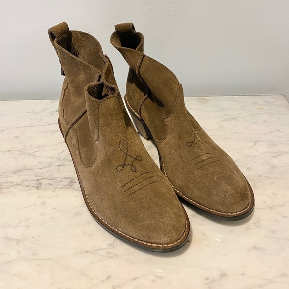 NEW Kelsi Dagger Kamper Suede Booties Size 6 - Picture 1 of 4